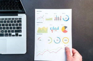 L'efficacité de ces deux aspects du SEO demande un engagement constant, un suivi professionnel et une stratégie de référencement sur plusieurs mois.